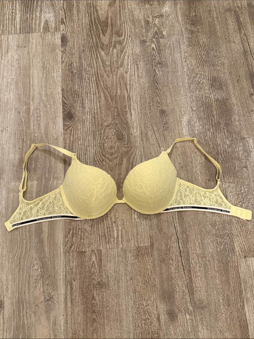 Victoria's Secret Pale Yellow Lace Push-Up Bra